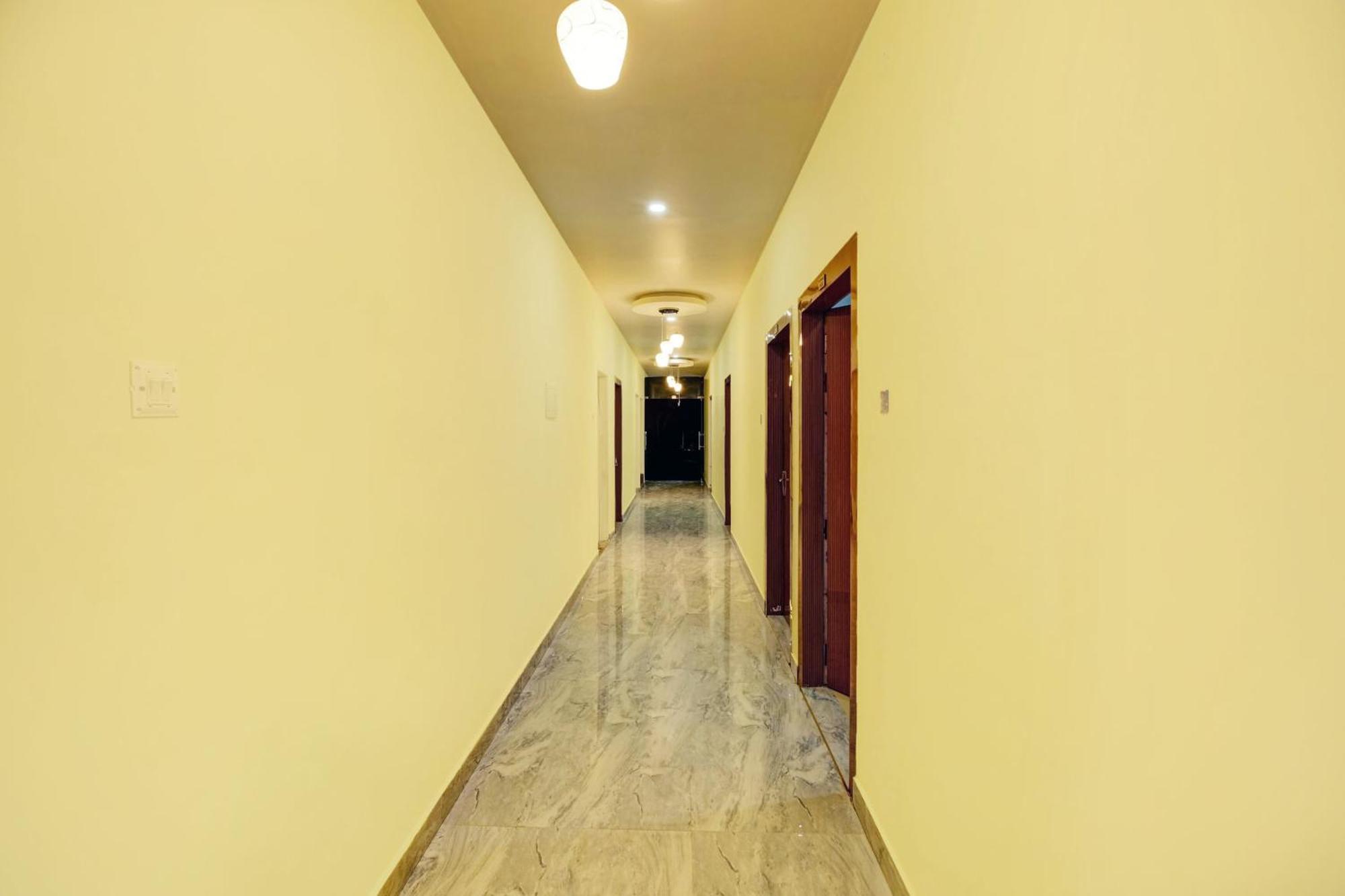 Super Hotel O Sai D-Lux Guwahati Exteriör bild