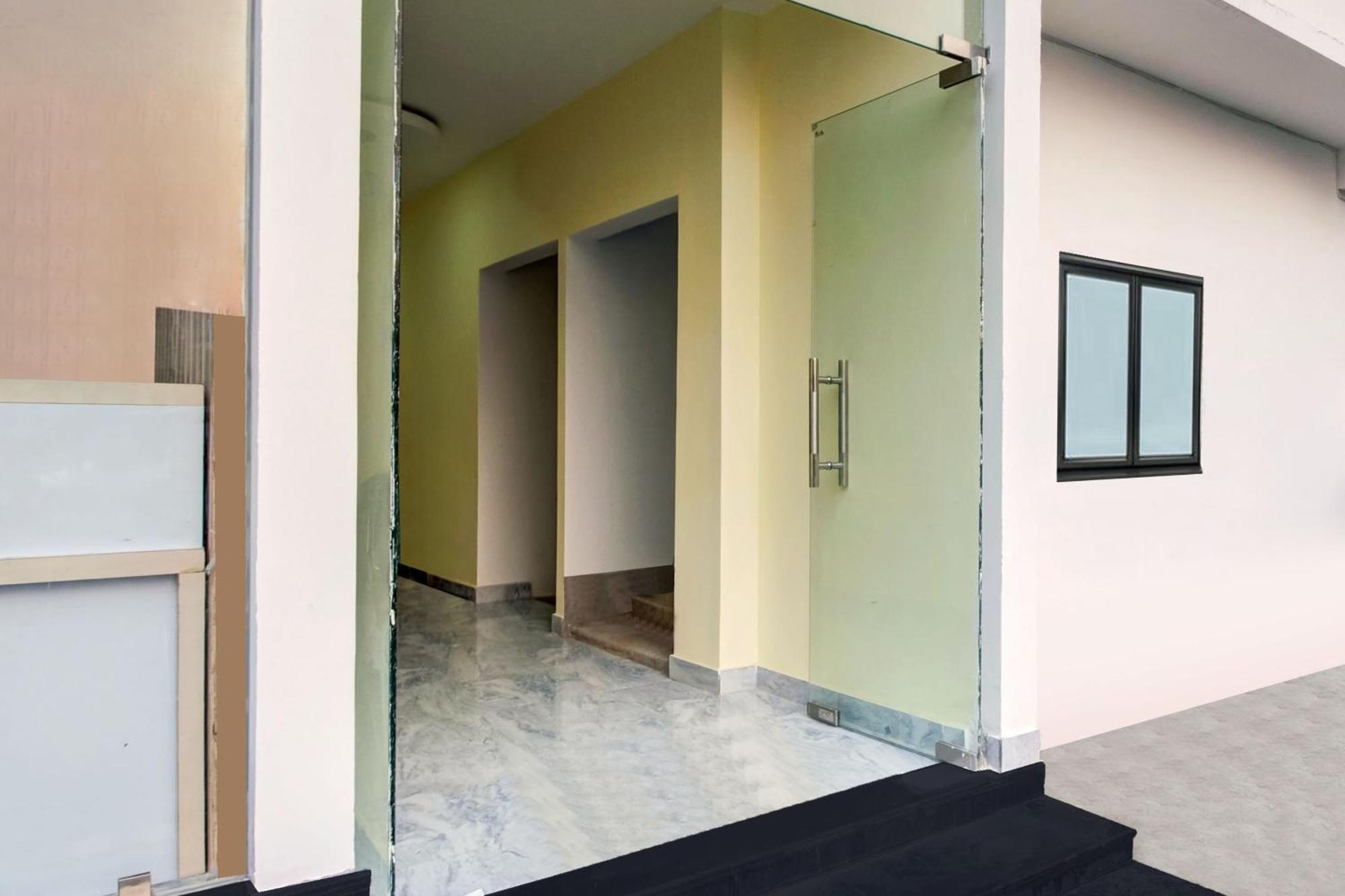 Super Hotel O Sai D-Lux Guwahati Exteriör bild